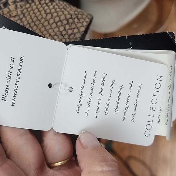 Doncaster collection 100% leather moto jacket. Size 8 - Picture 8 of 12